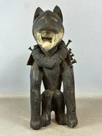 260166 Afrikaans Fetisch Bakongo Nkisi Nkondi sitting dog, Antiek en Kunst, Ophalen of Verzenden