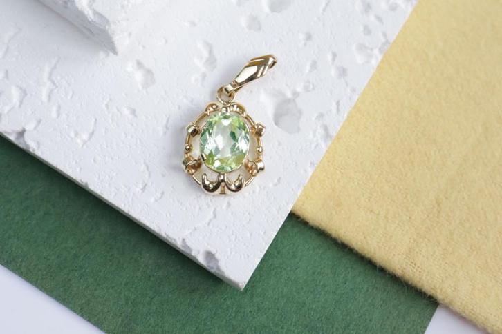 Vintage 14 Karaat Gouden Hanger Met Peridoot, Sieraden, Tassen en Uiterlijk, Kettinghangers, Zo goed als nieuw, Goud, Goud, Met edelsteen