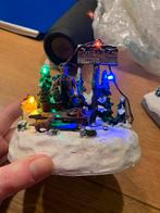 Kerstdorp tafereel kraampje trees for sale, Diversen, Kerst, Ophalen of Verzenden, Zo goed als nieuw