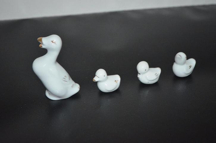 PORSELEINEN GANZENBEELDJES, Verzamelen, Beelden en Beeldjes, Zo goed als nieuw, Dier, Ophalen of Verzenden