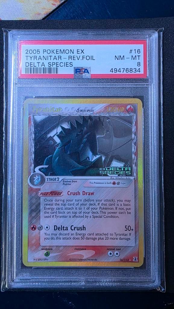 PSA 8 Tyranitar Delta Species Rev Foil, Hobby en Vrije tijd, Verzamelkaartspellen | Pokémon, Zo goed als nieuw, Losse kaart, Foil