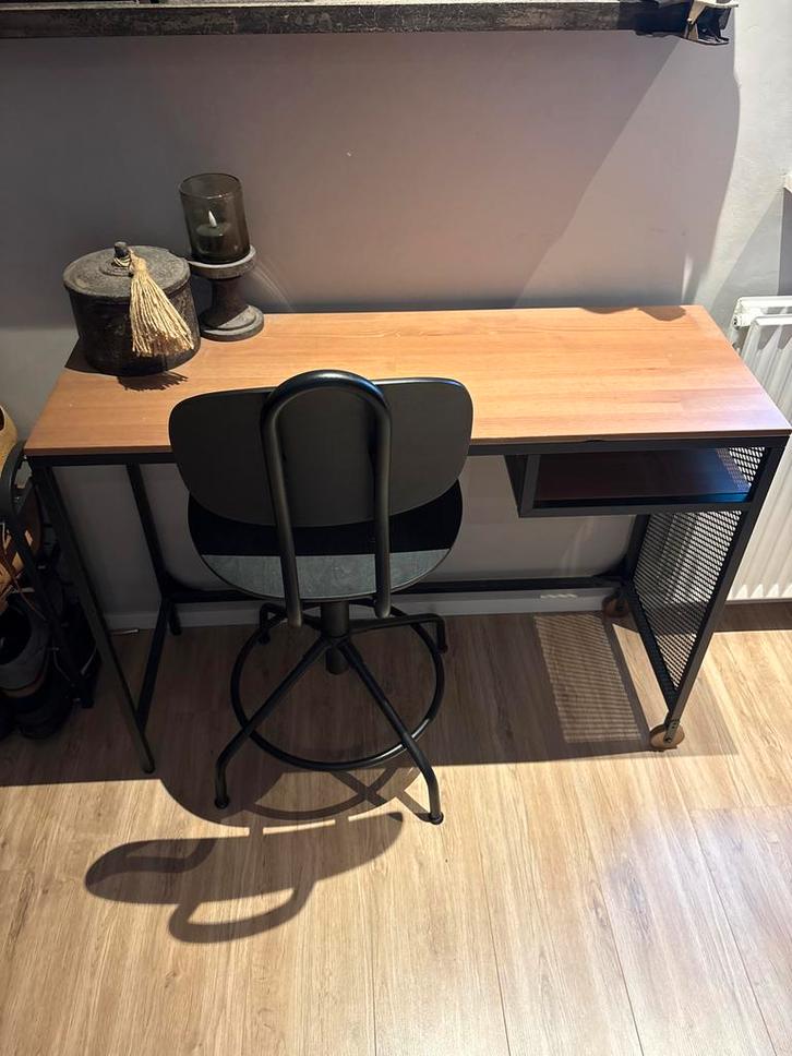 Bureau met bureaustoel - Hout & Metaal, Huis en Inrichting, Bureaus, Gebruikt, Bureau, Met wielen, Ophalen