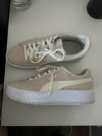 Puma suede schoenen beige platform maat 38,5, Kleding | Dames, Schoenen, Ophalen, Zo goed als nieuw, Beige, Sneakers of Gympen