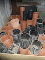 Mega Deal: 500+ Plastieken Bloempotten voor SLECHTS €50 (All, Tuin en Terras, Bloempotten, Ophalen, Kunststof, Gebruikt, Rond