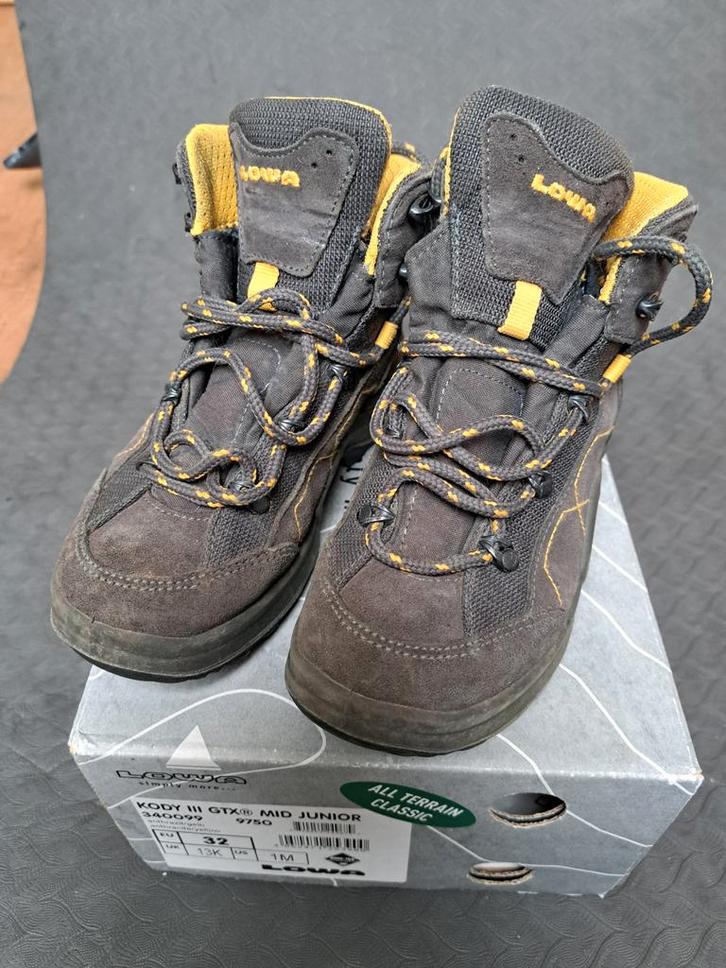 Lowa Wandelschoenen Maat 32 - Zo goed als nieuw!, Sport en Fitness, Bergsport en Wandelen, Zo goed als nieuw, Schoenen, Ophalen