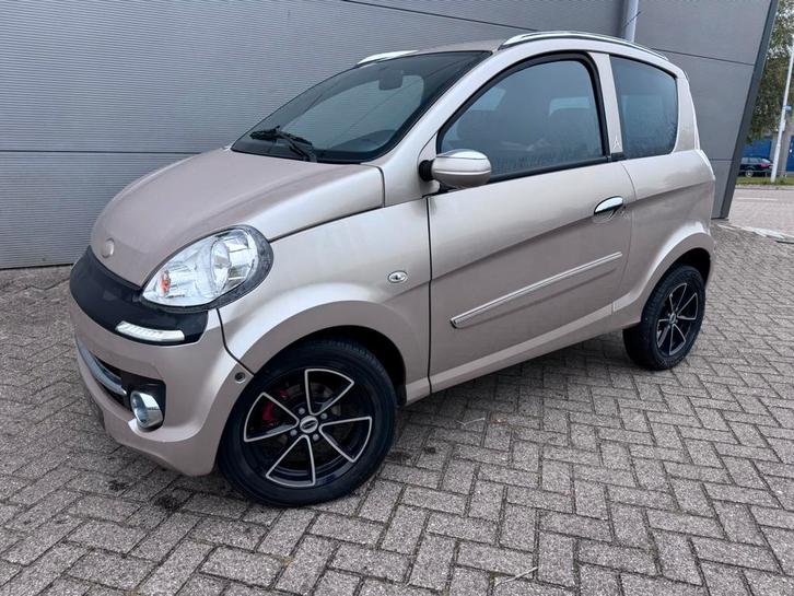 MICRO CAR 45 km 2012 WEINIG KM 11000 ! prijs verlaagd !, Auto's, Aixam, Particulier, Diesel, Automaat, Overige kleuren, Leder