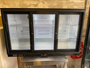 Barkoeling met 3 schuifdeuren. beschikbaar voor biedingen