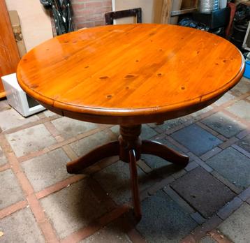 Ronde eettafel met verlengstuk beschikbaar voor biedingen