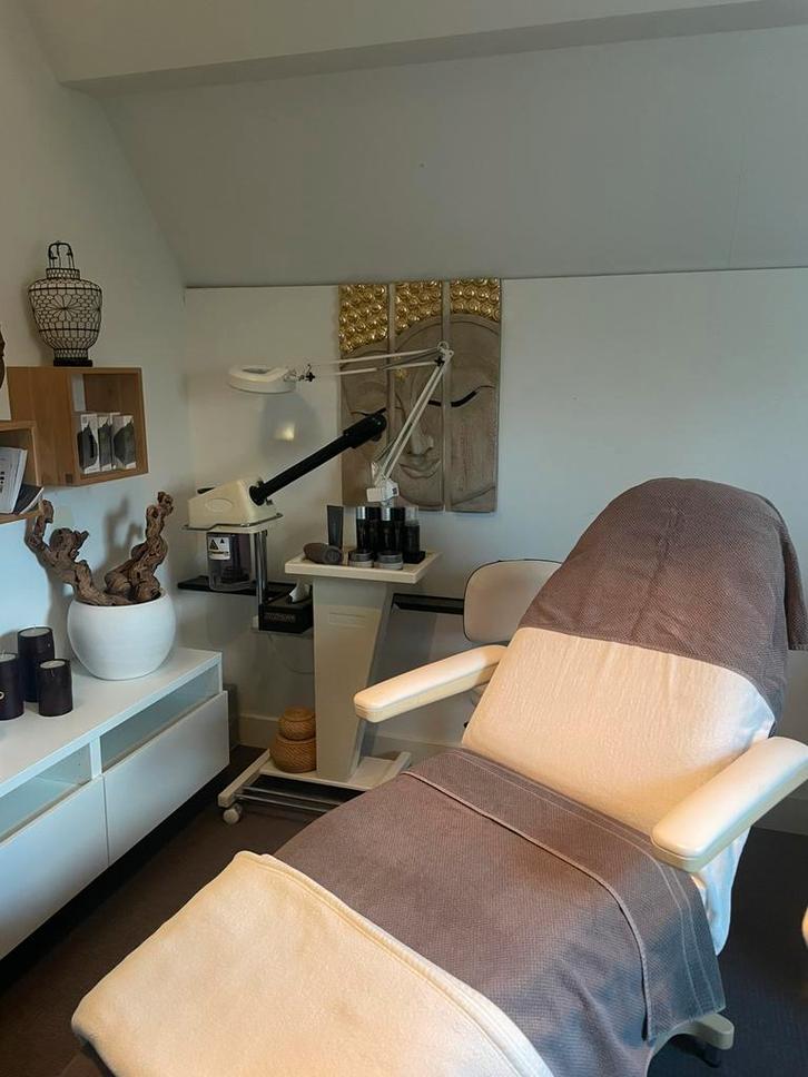 Beautysalon/ schoonheidssalon inrichting + behandelspullen, Sport en Fitness, Massageproducten, Massagetafel, Ophalen