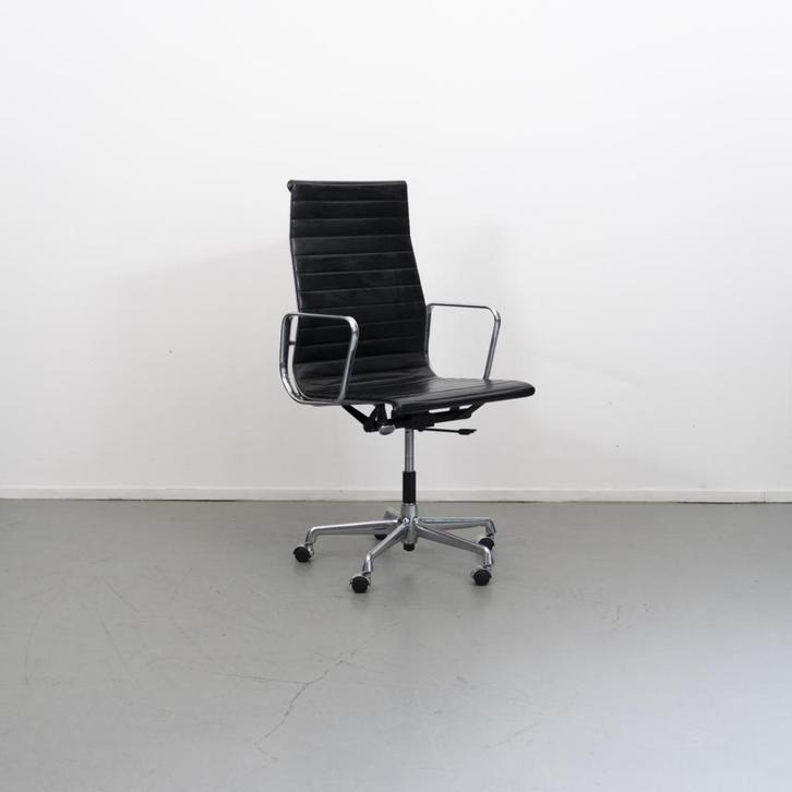 2 x Vitra Eames EA 119 Bureaustoel Zwart Leer - Chroom, Huis en Inrichting, Bureaustoelen, Zo goed als nieuw, Zwart, Ophalen of Verzenden