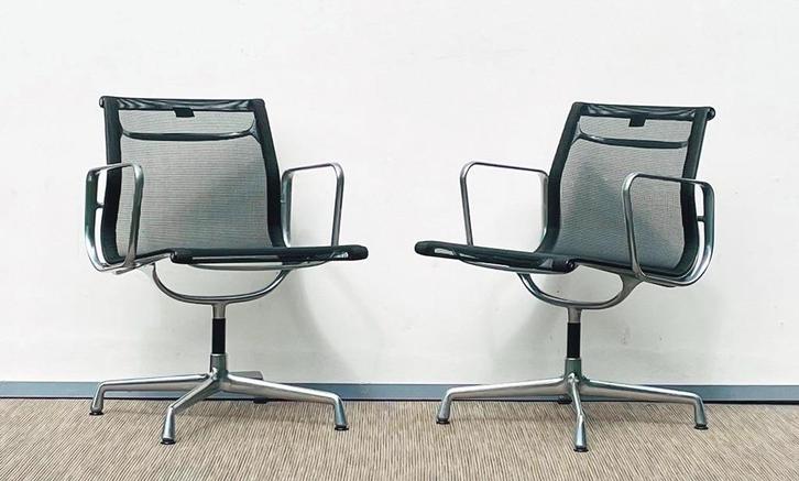 Paar van Vitra Eames Vintage Alu Group armstoelen, Huis en Inrichting, Stoelen, Zo goed als nieuw, Twee, Kunststof, Metaal, Overige materialen