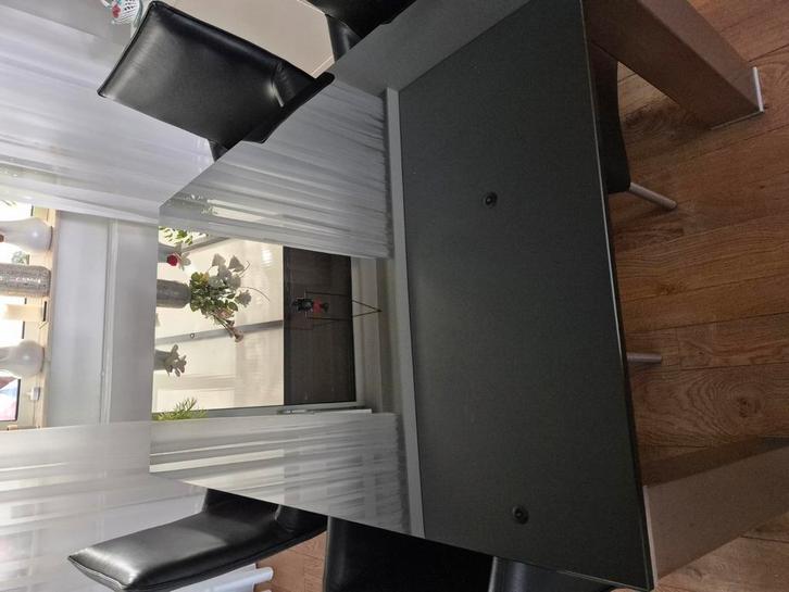 4 zwarte  leren eetkamerstoelen met zwarte tafel, Huis en Inrichting, Tafels | Eettafels, Gebruikt, 50 tot 100 cm, 100 tot 150 cm