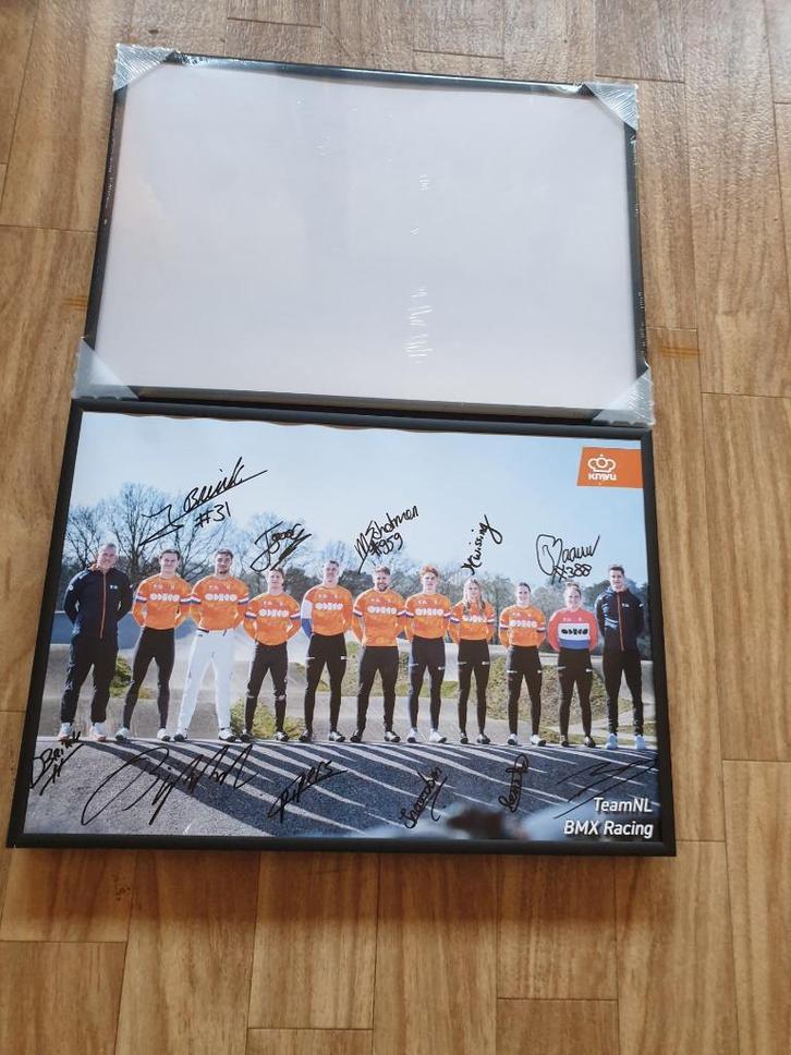 Foto en lijst Team-NL BMX Racing met handtekeningen. Bieden., Verzamelen, Sportartikelen en Voetbal, Nieuw, Ophalen of Verzenden