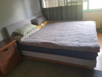 Boxpring bed 200x180 LichtGrijs beschikbaar voor biedingen