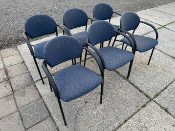 Stoelen beschikbaar voor biedingen