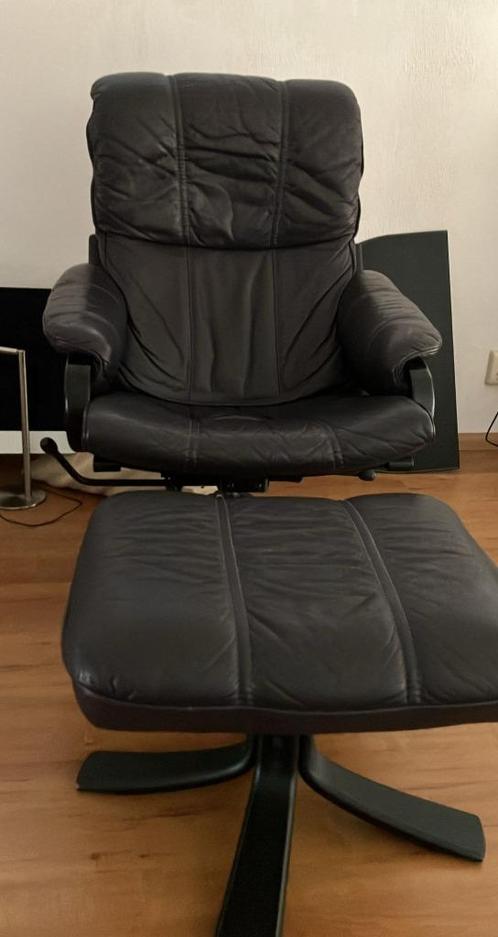 Relaxfauteuil leder met hocker, Huis en Inrichting, Fauteuils, Gebruikt, Leer, 50 tot 75 cm, Minder dan 75 cm, Ophalen