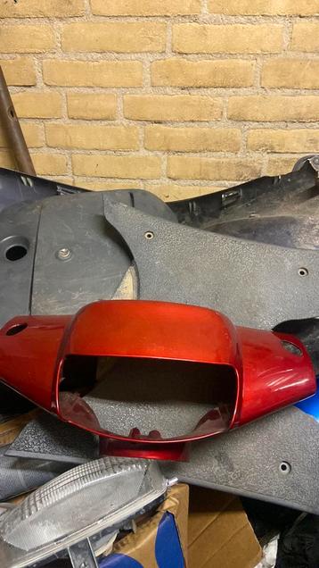 Piaggio zip type 1,2 stuurkap rood goede staat beschikbaar voor biedingen