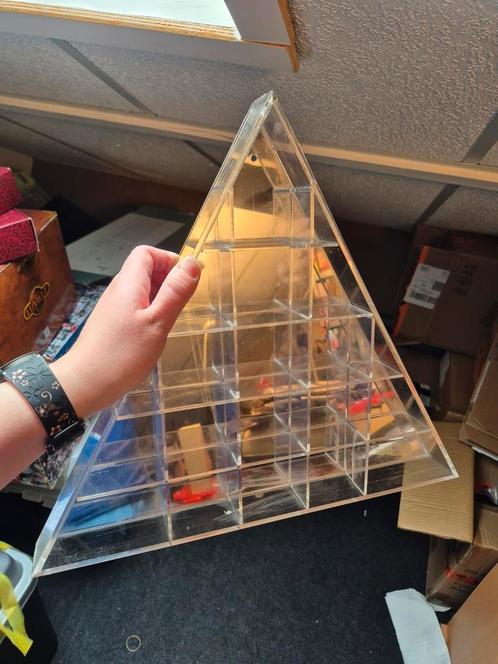 driehoek plexiglas parfum flesjes display present jaren 80, Huis en Inrichting, Woonaccessoires | Overige, Zo goed als nieuw, Ophalen of Verzenden