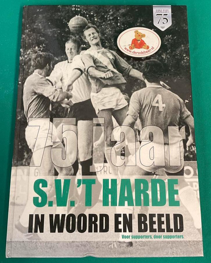 S.V. ‘T Harde in woord en beeld, Verzamelen, Sportartikelen en Voetbal, Zo goed als nieuw, Boek of Tijdschrift, Overige binnenlandse clubs