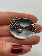 Z575 Prachtige zilveren brutalist broche met parel, Sieraden, Tassen en Uiterlijk, Antieke sieraden, Ophalen of Verzenden, Zilver