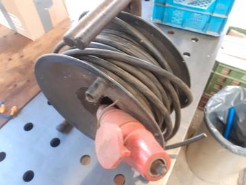 2x Kabelhaspel 4 aderig 2.5mm2 en 3 aderig 2.5mm2 beschikbaar voor biedingen