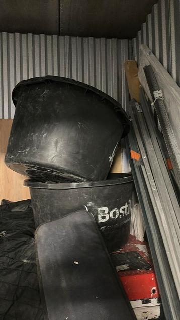 2 x cement kuipen. 120 liter beschikbaar voor biedingen