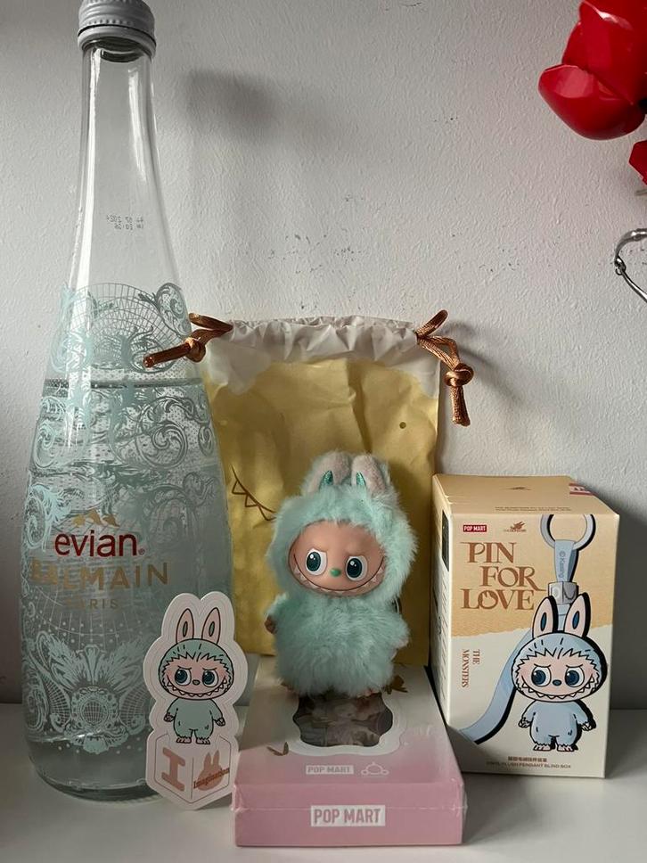 Labubu pin for love i, Verzamelen, Poppetjes en Figuurtjes, Zo goed als nieuw, Ophalen of Verzenden