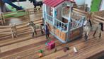 Schleich 42369 Paardenbox stal met paarden en verzorger, Ophalen of Verzenden, Zo goed als nieuw