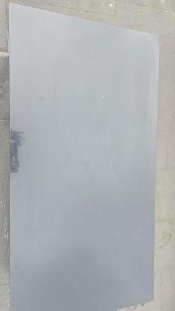 Salontafel beschikbaar voor biedingen