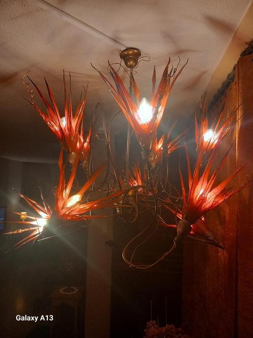 Prachtige koperen hanglamp met rode bloemen, Huis en Inrichting, Lampen | Hanglampen, Gebruikt, 50 tot 75 cm, Kunststof, Metaal