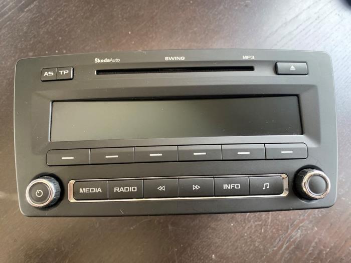 Radio CD Speler van een Skoda Octavia, Auto-onderdelen, Elektronica en Kabels, Skoda, Gebruikt, 3 maanden garantie