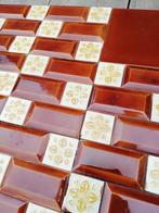 Prachtig achter kachel, roodbruin metro gele bloem 14 plus 2, Antiek en Kunst, Antiek | Wandborden en Tegels, Ophalen