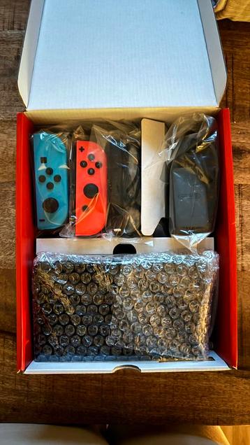 Nintendo Switch Zo Goed Als Nieuw + Doos beschikbaar voor biedingen