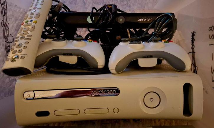 Xbox 360 Arcade + Kinect sensor zwart + 10 spellen, Spelcomputers en Games, Spelcomputers | Xbox 360, Gebruikt, 4 GB, 360 Arcade of Core