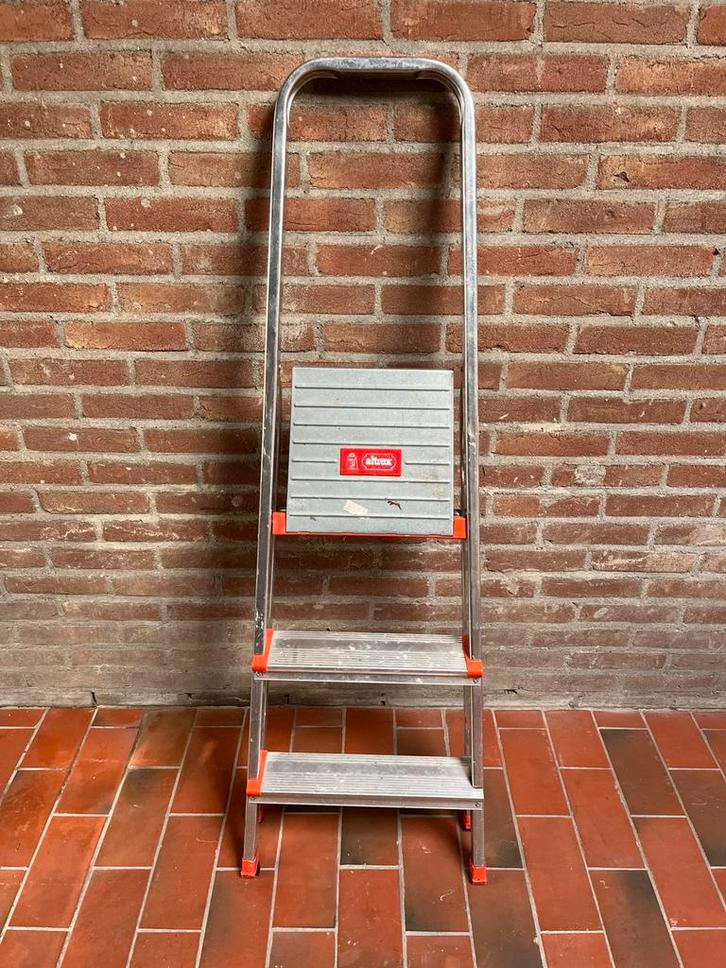Altrex trapje, Doe-het-zelf en Verbouw, Ladders en Trappen, Gebruikt, Trap, Minder dan 2 meter, Opvouwbaar of Inschuifbaar, Ophalen