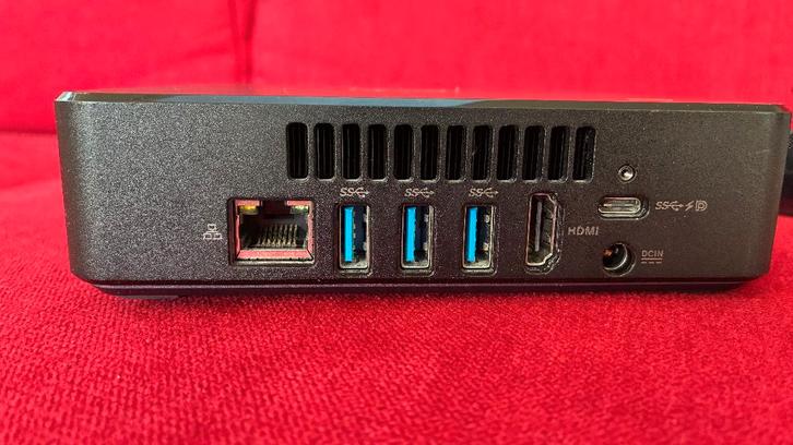 ASUS ChromeBox 3 I7 Home Assistant Server 4GB RAM 128 GB SSD, Computers en Software, Serverkasten, Gebruikt, Geperforeerd, Geperforeerd