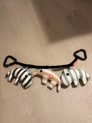 Done by Deer Speelhanger beschikbaar voor biedingen