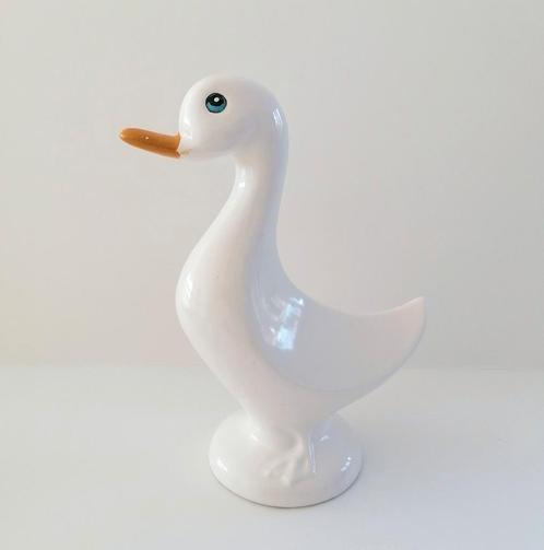 Beeld van keramiek -
Vrolijke eend - 19 cm, Verzamelen, Beelden en Beeldjes, Zo goed als nieuw, Dier, Ophalen of Verzenden