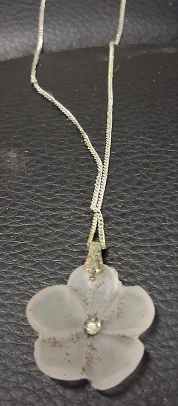 Zilveren vintage Ketting met Bloemhanger beschikbaar voor biedingen