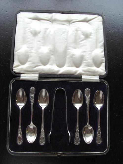 Set verzilverde lepeltjes met suikertang in originele doos, Antiek en Kunst, Antiek | Bestek, Ophalen of Verzenden