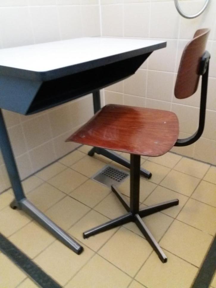 Vintage schoolbank lessenaar + stoeltje kinderbureau metaal, Kinderen en Baby's, Kinderkamer | Tafels en Stoelen, Gebruikt, Tafel(s) en Stoel(en)