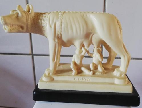 Romulus & Remus. Figurine. By R. Leoni 12 x 9 cm., Verzamelen, Beelden en Beeldjes, Zo goed als nieuw, Fantasy, Ophalen