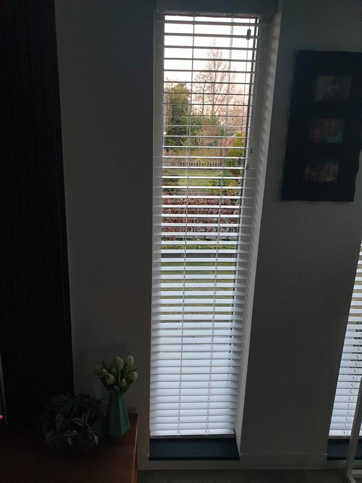 Witte smalle houten luxaflex, Huis en Inrichting, Stoffering | Gordijnen en Lamellen, Zo goed als nieuw, Minder dan 100 cm, Ophalen