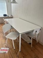 Ahrend tafel en 2 Ahrend Revolt stoelen, Huis en Inrichting, Stoelen, Ophalen, Gebruikt, Twee, Wit