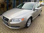 Volvo V70 2.5FT Momentum 200PK H.LEER / PDC / TREKHAAK, Auto's, Volvo, Voorwielaandrijving, Gebruikt, Beige, Bruin