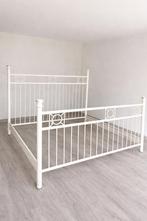 Metalen bedombouw 200x200, Huis en Inrichting, Slaapkamer | Bedden, Wit, Tweepersoons, Ophalen of Verzenden, Zo goed als nieuw