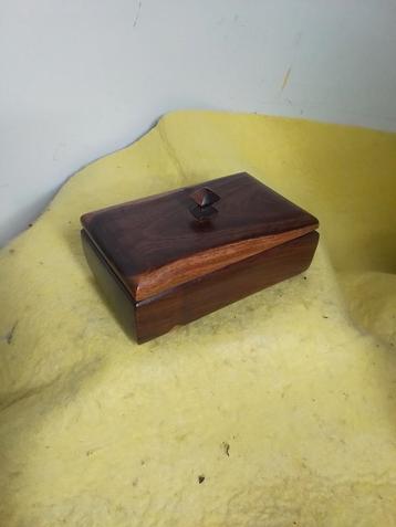 14402) mooi hardhouten  bewaar kistje 12x7x4,5 cm beschikbaar voor biedingen