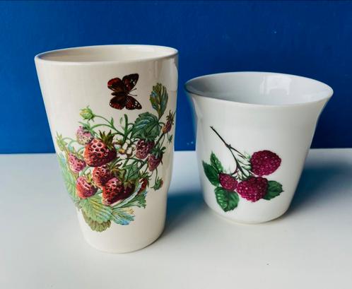Vintage bekers met fruit/aardbeien frambozen, Huis en Inrichting, Keuken | Servies, Gebruikt, Kop(pen) en/of Schotel(s), Overige stijlen