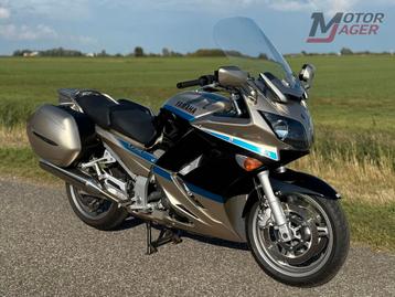 YAMAHA FJR 1300 in unieke staat + nwe banden ( fjr1300 ) beschikbaar voor biedingen