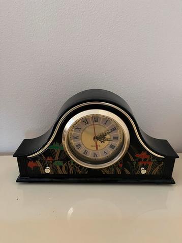 Vintage Tafelklok met Bloemenmotief beschikbaar voor biedingen